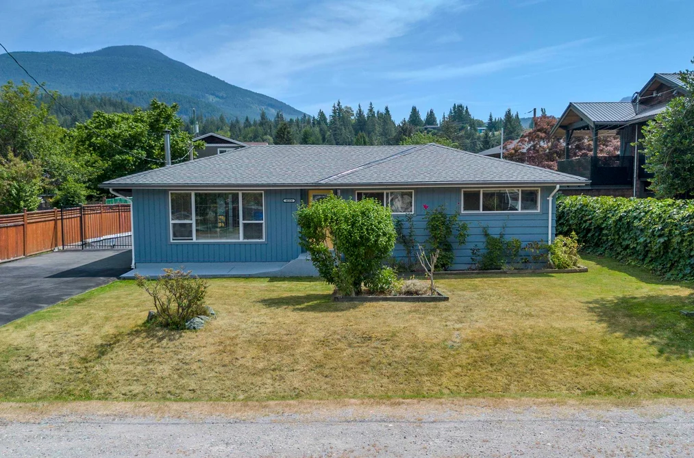 House for sale at 40356 Hood Road Squamish British Columbia - MLS: R3144376