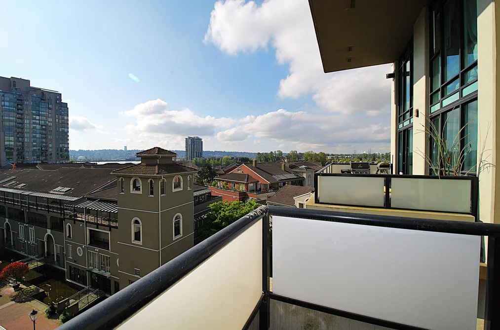 404 10 RENAISSANCE SQUARE, New Westminster BC V3M 7B1, New Westminster BC — Residential for Sale - Photo 4