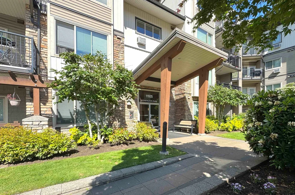 Condo for sale at 404 11935 Burnett Street Maple Ridge British Columbia - MLS: R3125509