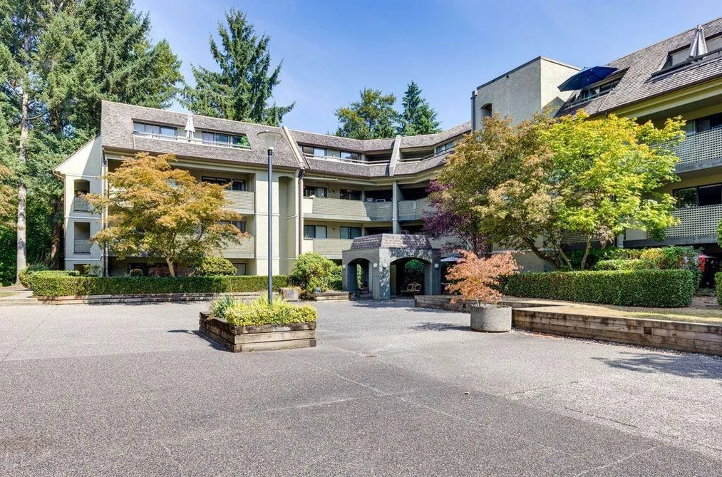 Condo for sale at 404 1210 Pacific Street Coquitlam British Columbia - MLS: R3159215
