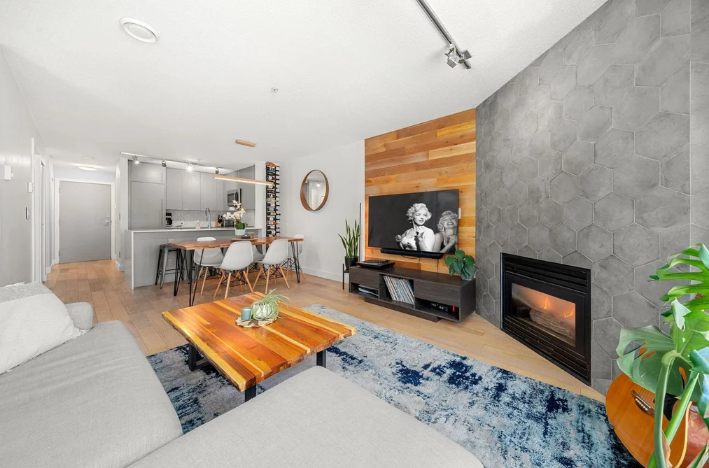124 W 3rd St Unit 404, North Vancouver, BC - MLS: R3178410