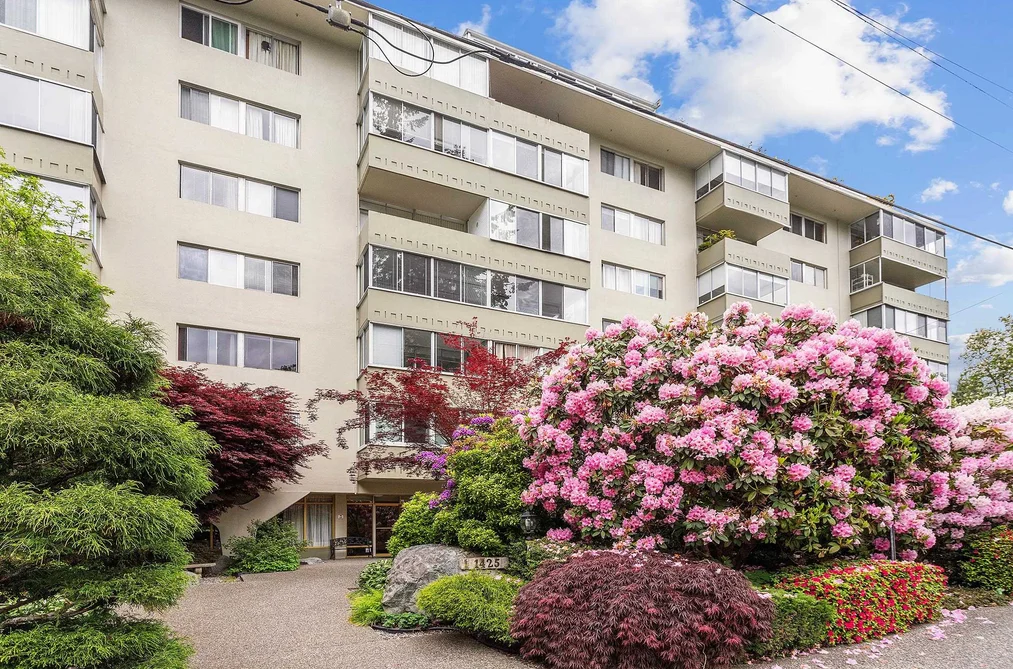 404 1425 ESQUIMALT AVENUE, West Vancouver BC V7T 1L1, West Vancouver BC — Residential for Sale - Photo 2