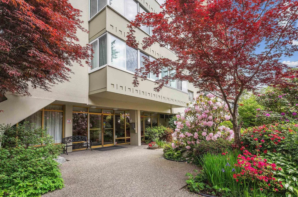 404 1425 ESQUIMALT AVENUE, West Vancouver BC V7T 1L1, West Vancouver BC — Residential for Sale - Photo 3