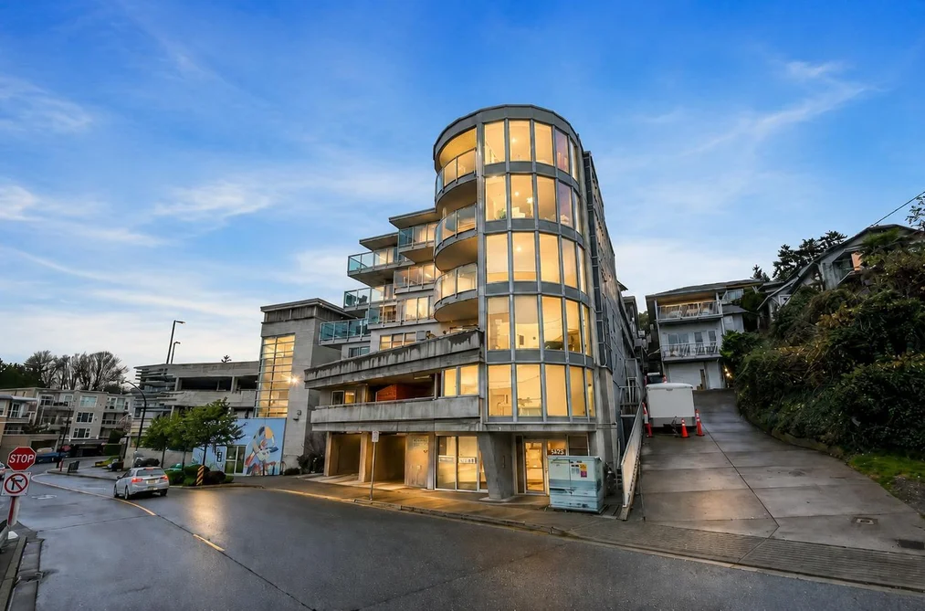 Condo for sale at 404 14955 Victoria Avenue White Rock British Columbia - MLS: R3146191