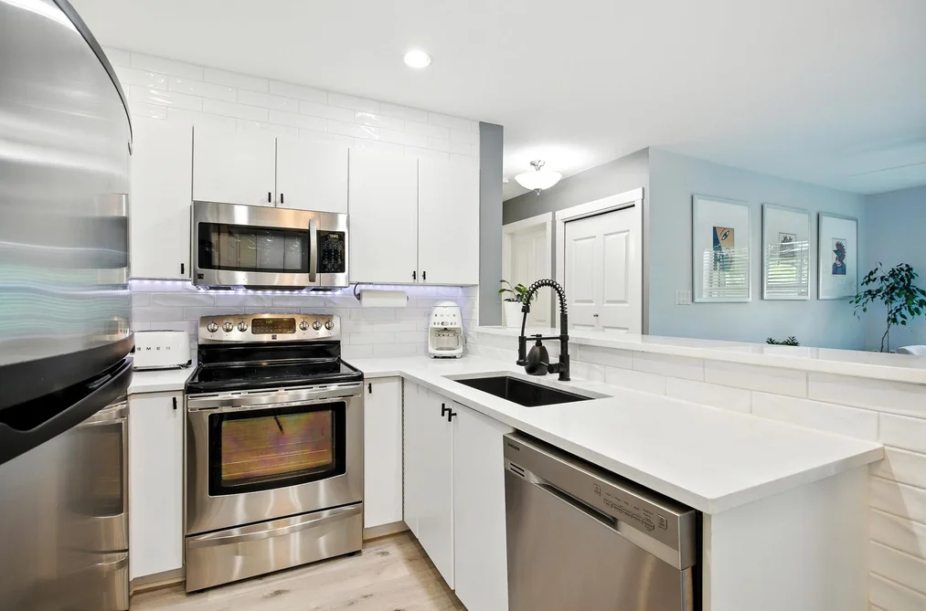404 225 NEWPORT DRIVE, Port Moody BC V3H 5H1, Port Moody BC — Residential for Sale - Photo 4
