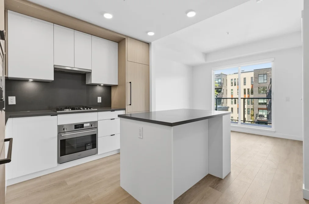Condo for sale at 404 2268 E Broadway Vancouver British Columbia - MLS: R3153544