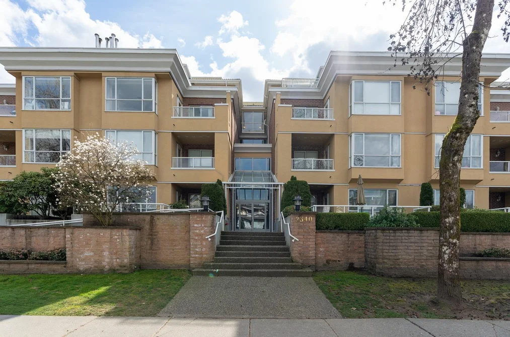 Condo for sale at 404 2340 Hawthorne Avenue Port Coquitlam British Columbia - MLS: R3166874