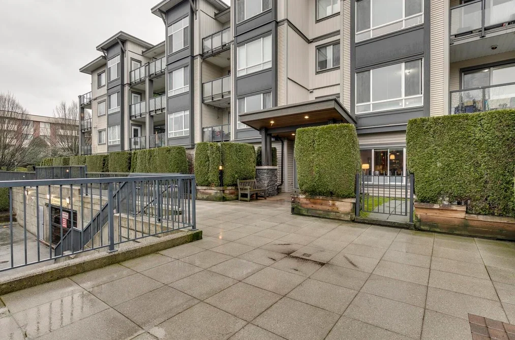 Condo for sale at 404 2943 Nelson Place Abbotsford British Columbia - MLS: R2952414