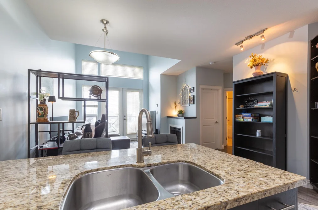 404 2970 KING GEORGE BOULEVARD, Surrey BC V4P 0E6, Surrey BC — Residential for Sale - Photo 4