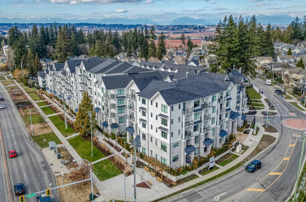 Condo for sale at 404 3315 148 Street Surrey British Columbia - MLS: R3088974