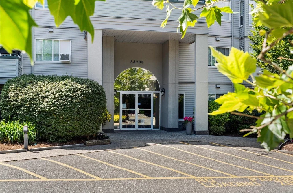 Condo for sale at 404 33708 King Road Abbotsford British Columbia - MLS: R3137761