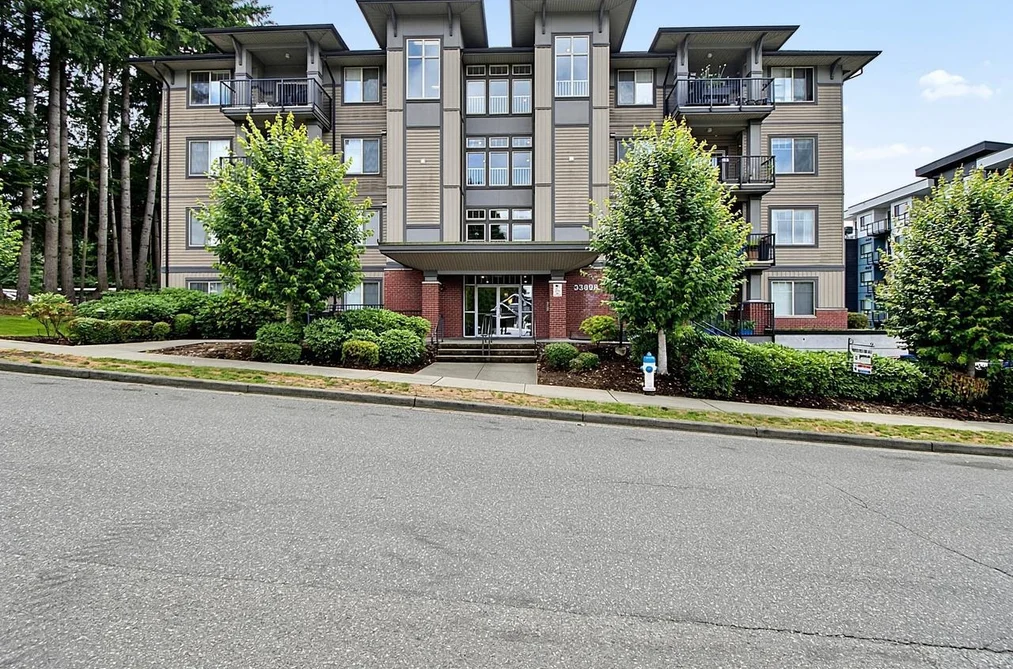 Condo for sale at 404 33898 Pine Street Abbotsford British Columbia - MLS: R3143860