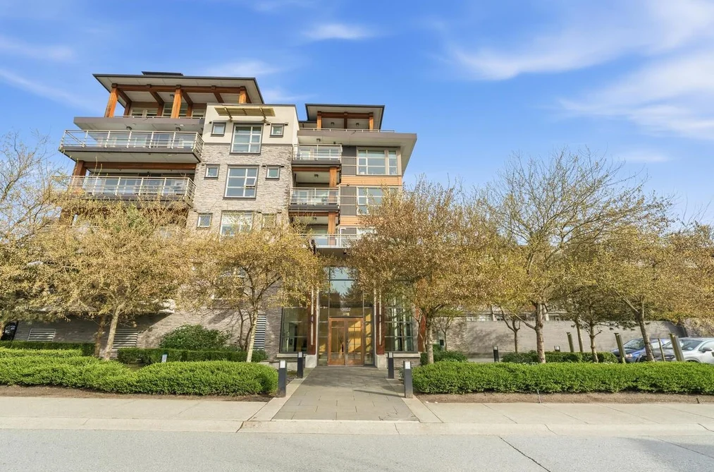 Condo for sale at 404 3602 Aldercrest Drive North Vancouver British Columbia - MLS: R3102783