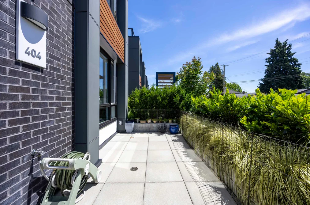 404 6085 IRMIN STREET, Burnaby BC V5J 5C5, Burnaby BC — Residential for Sale - Photo 2