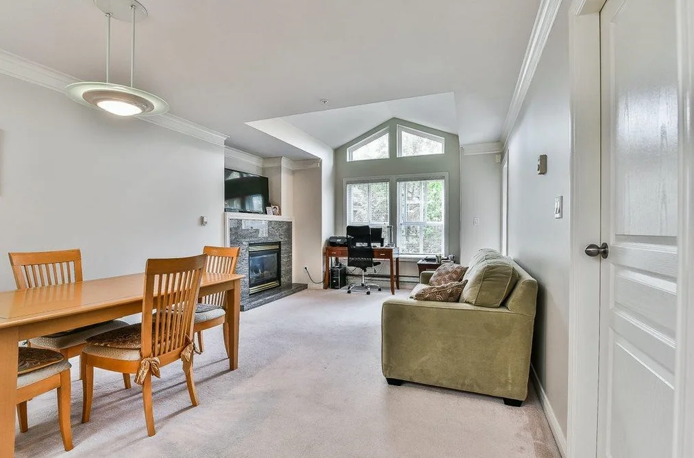 Condo for sale at 404 8115 121a Street Surrey British Columbia - MLS: R3099003