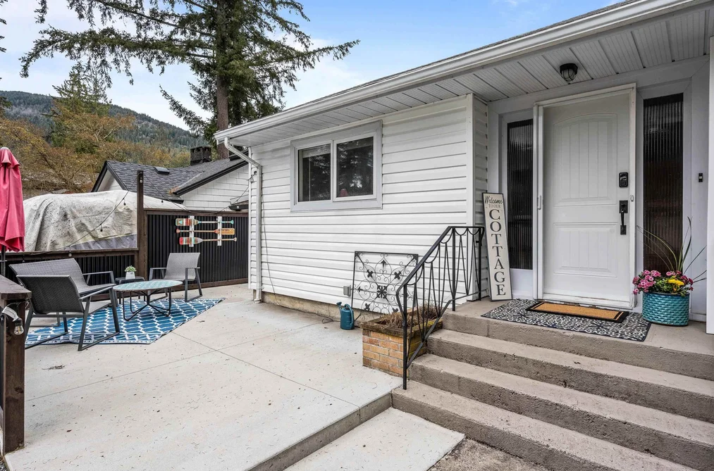404 BIRCH STREET, Cultus Lake BC V2R 4Z3, Cultus Lake BC — Residential for Sale - Photo 5