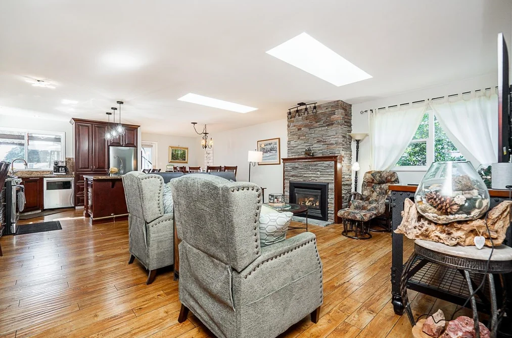 404 MUNDY STREET, Coquitlam, BC — Residential for Sale — Photo 4 of 38