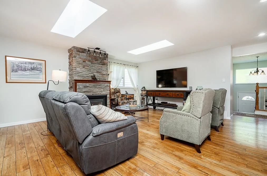 404 MUNDY STREET, Coquitlam, BC — Residential for Sale — Photo 5 of 38