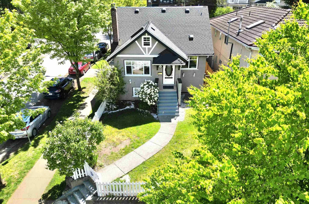 House for sale at 404 W 18th Avenue Vancouver British Columbia - MLS: R3162571
