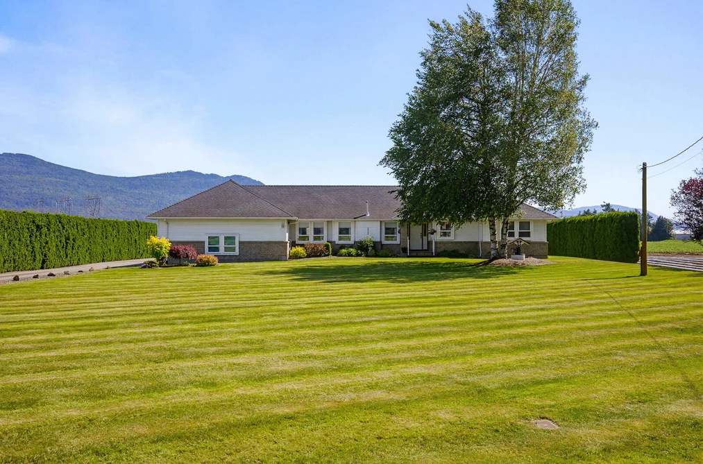 House for sale at 40406 No. 3 Road Abbotsford British Columbia - MLS: R3145499