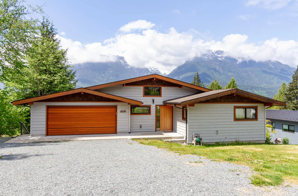 House for sale at 40427 Ayr Drive Squamish British Columbia - MLS: R3130561