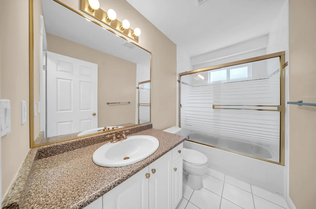 4049 CURLE AVENUE, Burnaby, BC — Residential for Sale — Photo 11 of 39