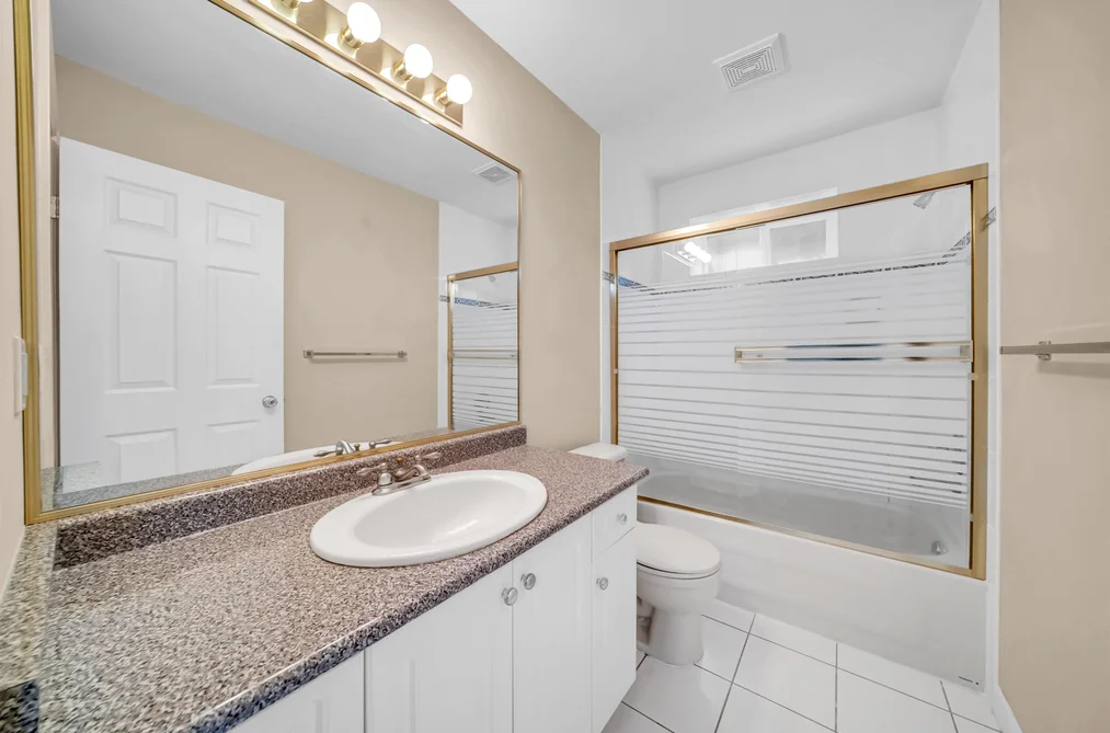 4049 CURLE AVENUE, Burnaby, BC — Residential for Sale — Photo 17 of 39