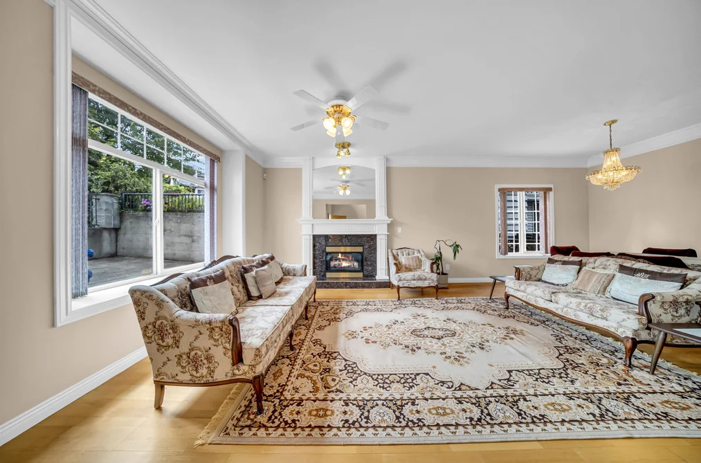 4049 CURLE AVENUE, Burnaby, BC — Residential for Sale — Photo 4 of 39
