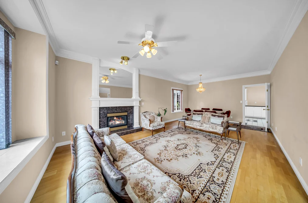 4049 CURLE AVENUE, Burnaby, BC — Residential for Sale — Photo 5 of 39
