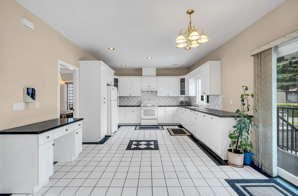 4049 CURLE AVENUE, Burnaby, BC — Residential for Sale — Photo 8 of 39
