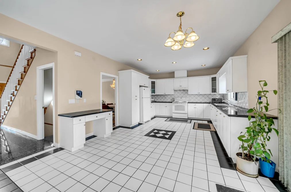 4049 CURLE AVENUE, Burnaby, BC — Residential for Sale — Photo 9 of 39