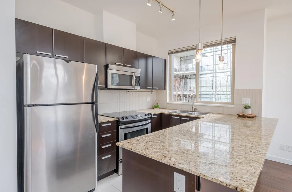 405 10455 UNIVERSITY DRIVE, Surrey BC V3T 0A5, Surrey BC — Residential for Sale - Photo 2