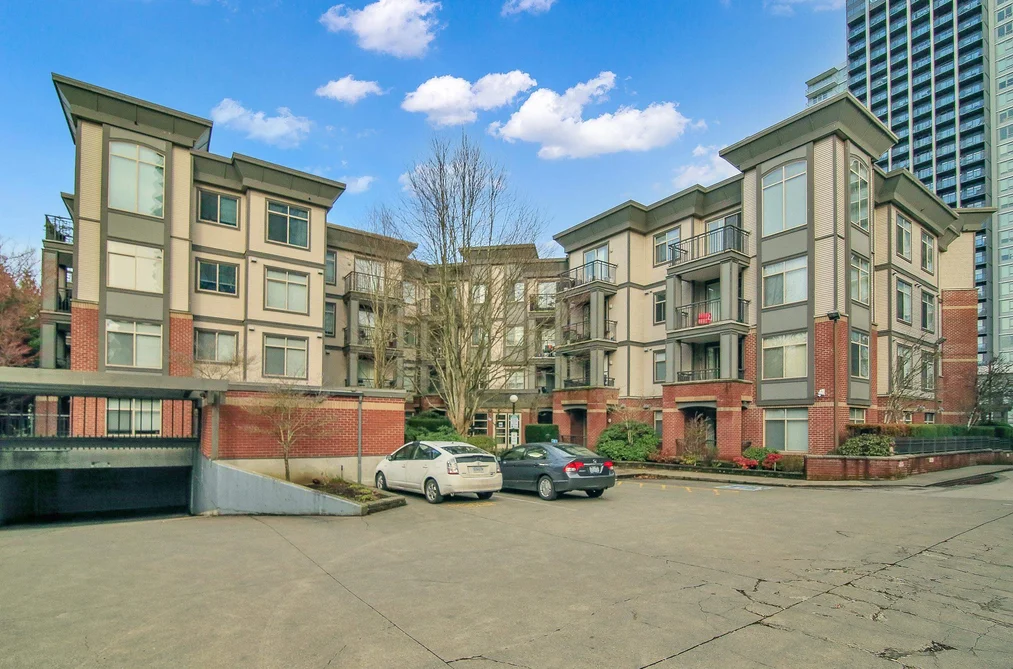 Condo for sale at 405 10499 University Drive Surrey British Columbia - MLS: R3095251