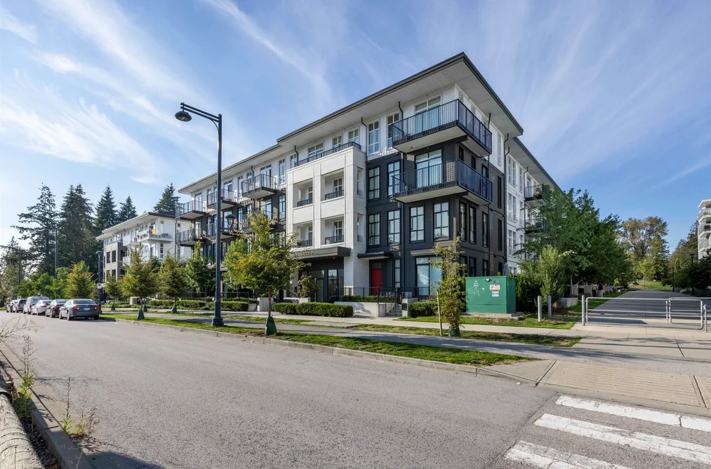 Condo for sale at 405 13933 105 Boulevard Surrey British Columbia - MLS: R3103115