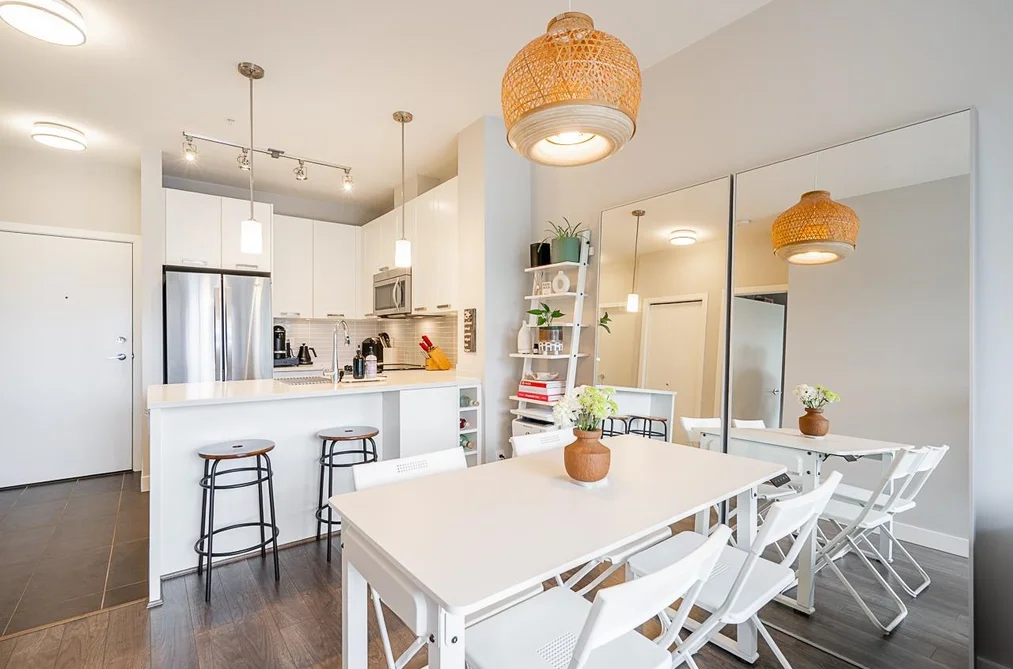 Condo for sale at 405 15388 105 Avenue Surrey British Columbia - MLS: R3105224