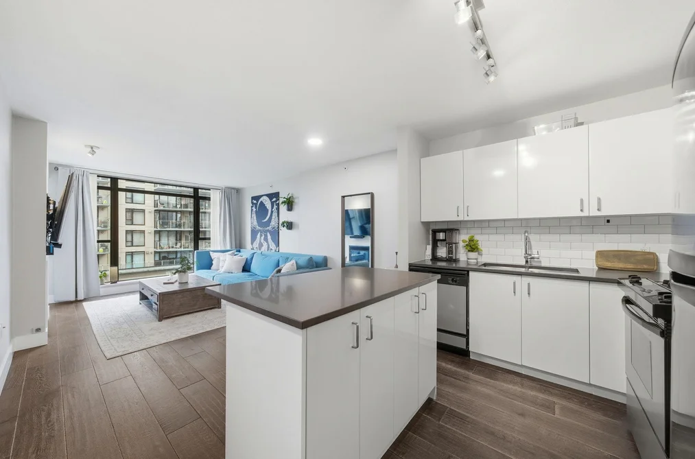 Condo for sale at 405 155 W 1st Street North Vancouver British Columbia - MLS: R3121899