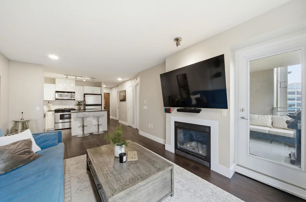 405 155 W 1ST STREET, North Vancouver BC V7M 3N8, North Vancouver BC — Residential for Sale - Photo 2