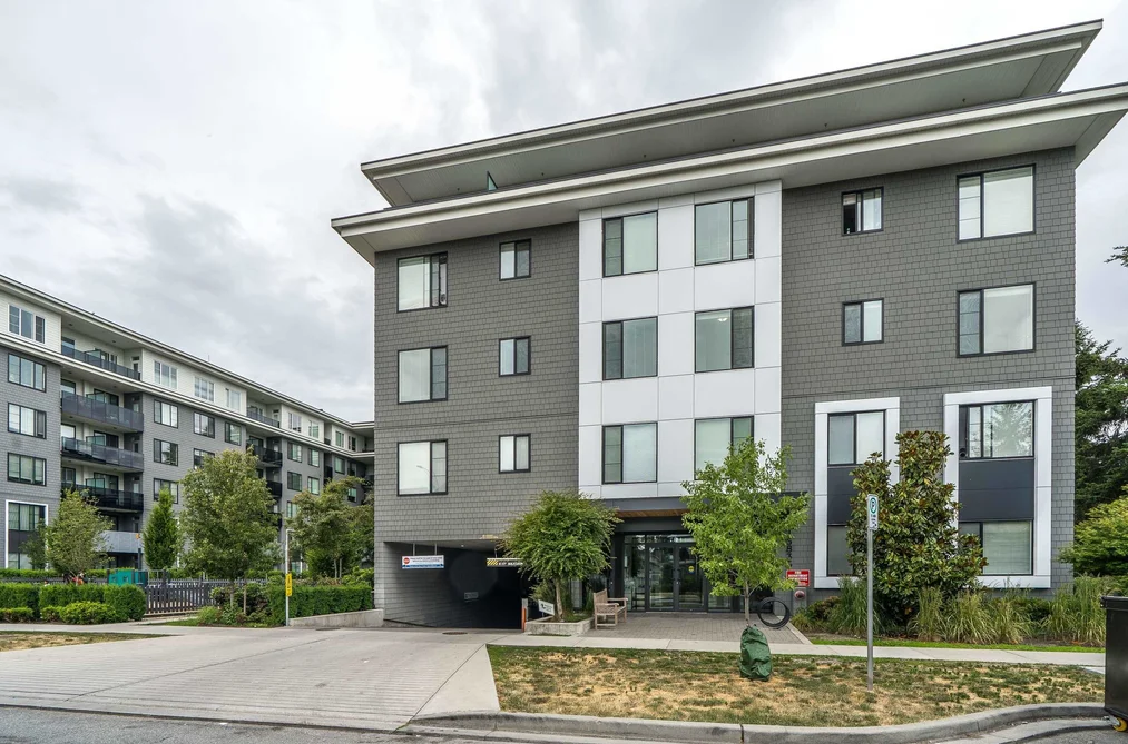 Condo for sale at 405 15835 85 Avenue Surrey British Columbia - MLS: R3133525