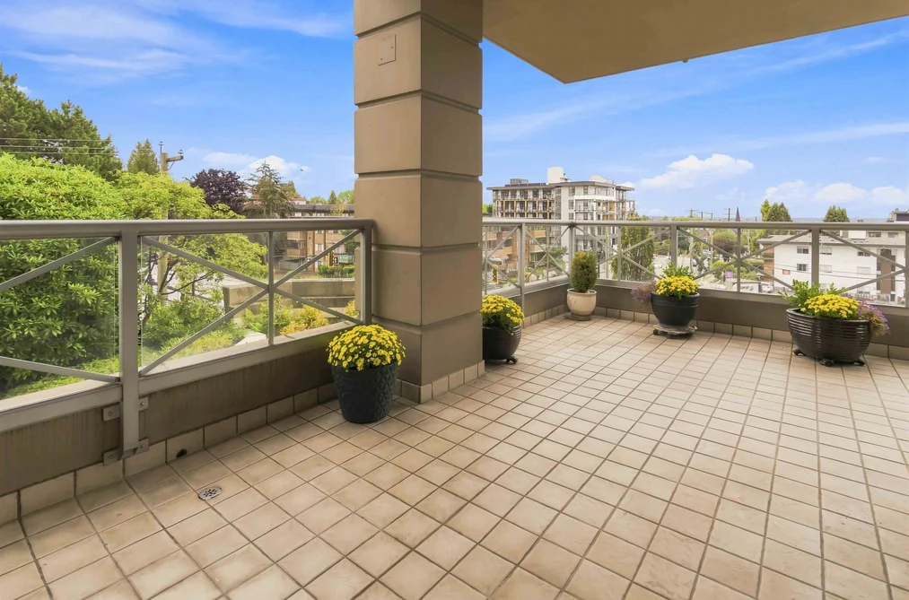 Condo for sale at 405 160 E 13th Street North Vancouver British Columbia - MLS: R3164808