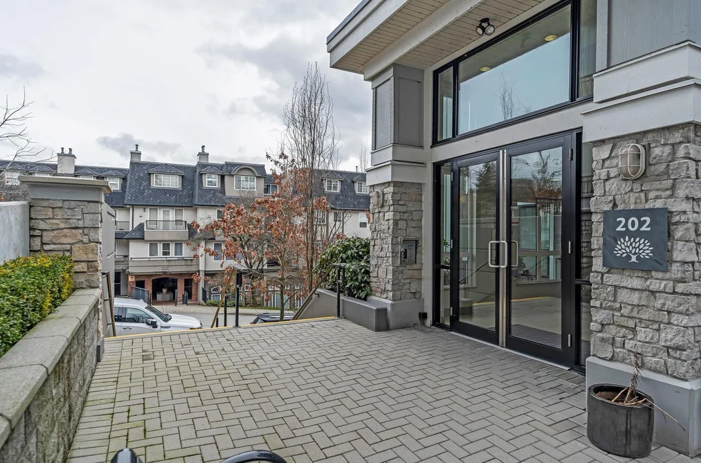 405 202 LEBLEU STREET, Coquitlam BC V3K 4L6, Coquitlam BC — Residential for Sale — Photo 4 of 36