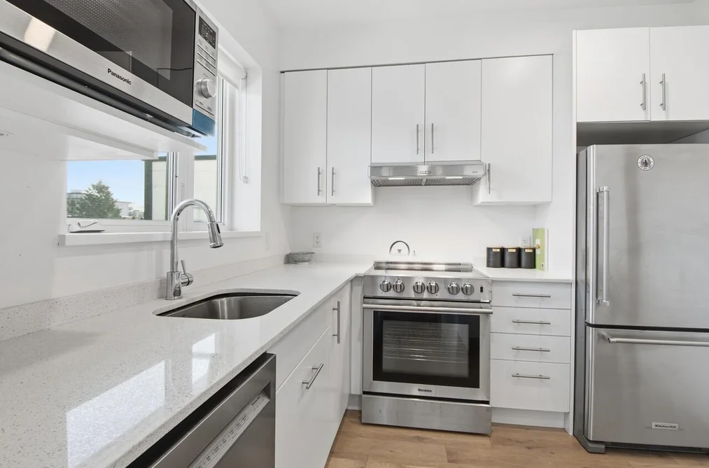 Condo for sale at 405 2137 Chesterfield Avenue North Vancouver British Columbia - MLS: R3106650