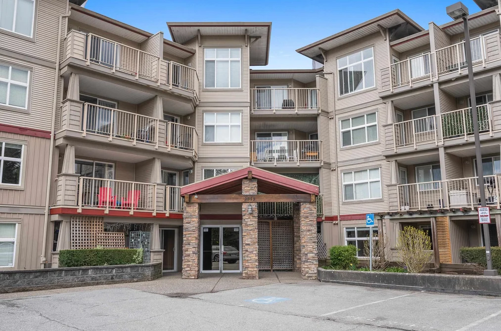 Condo for sale at 405 2515 Park Drive Abbotsford British Columbia - MLS: R3112047