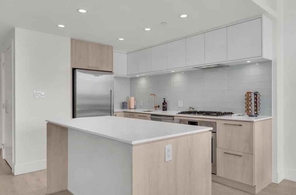 405 680 SEYLYNN CRESCENT, North Vancouver BC V7J 0B5, North Vancouver BC — Residential for Sale - Photo 3
