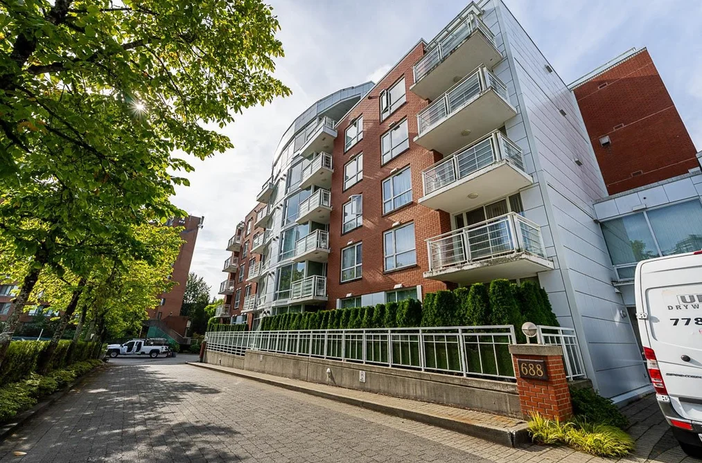 Condo for sale at 405 688 Fairchild Road Vancouver British Columbia - MLS: R3164128