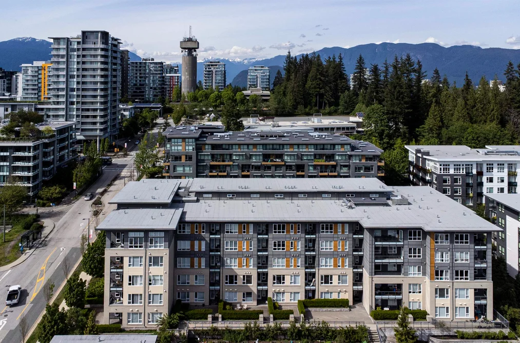 Condo for sale at 405 9877 University Crescent Burnaby British Columbia - MLS: R3165375
