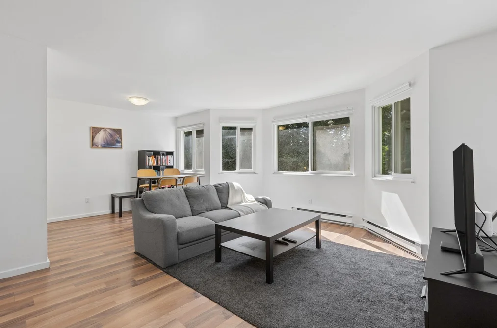 9880 Manchester Dr Unit 405, Burnaby, BC - MLS: R3179322 9880 Manchester Dr Unit 405, Burnaby, BC - MLS: R3179322