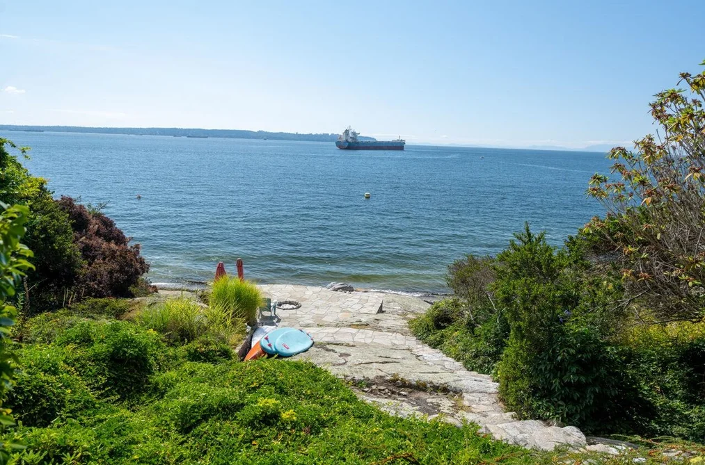 House for sale at 4052 Marine Drive West Vancouver British Columbia - MLS: R3166052