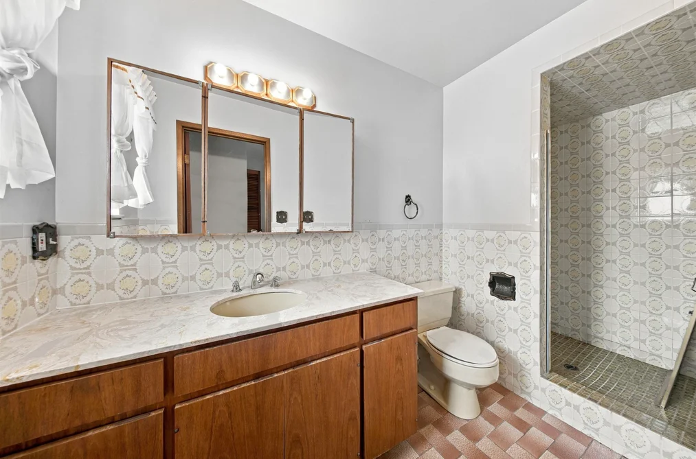 4052 Price Street, Burnaby, BC - House for Sale - Photo 13 of 27