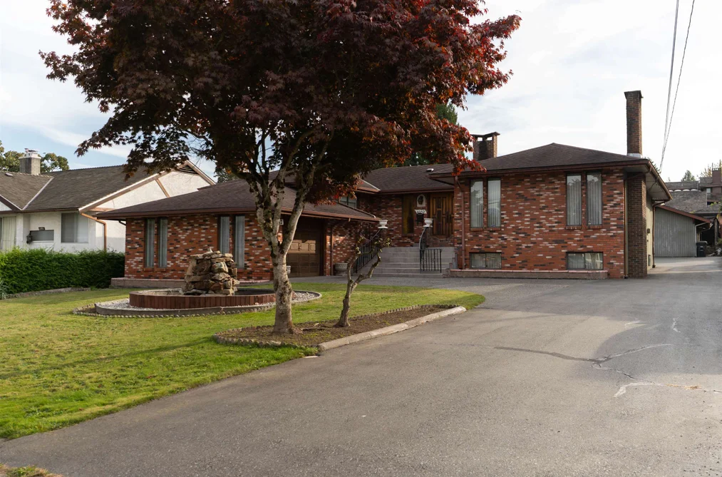 4052 Price Street, Burnaby, BC - House for Sale - Photo 2 of 27