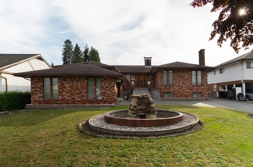 4052 Price Street, Burnaby, BC - House for Sale - Photo 3 of 27